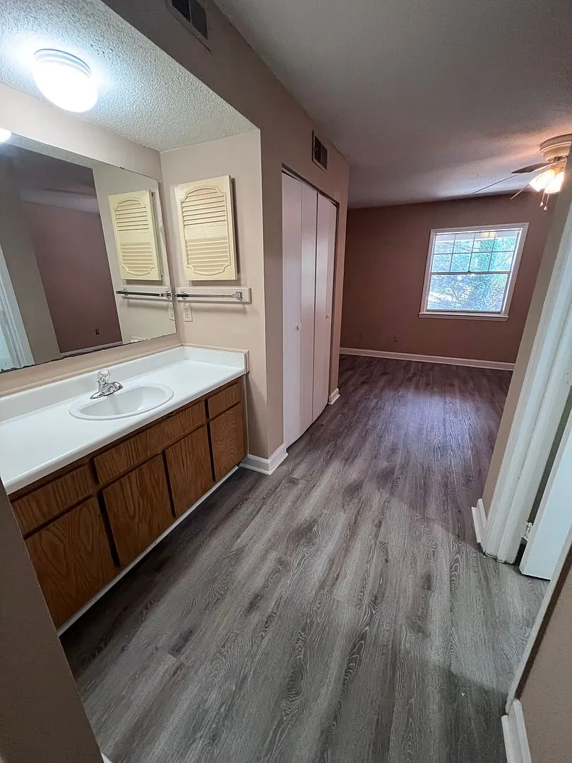 2 Bed 2 Bath End Unit, new flooring throughout! — Photo 3