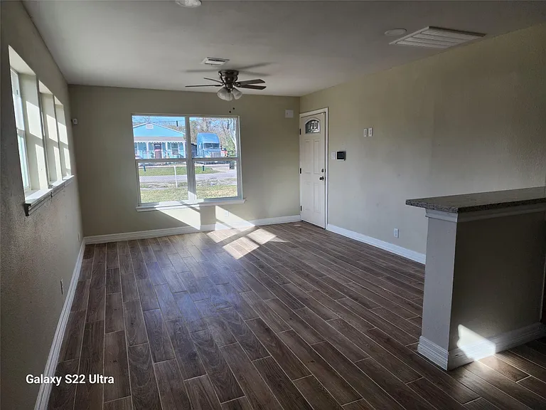 702 McDaniel St #B — Photo 3