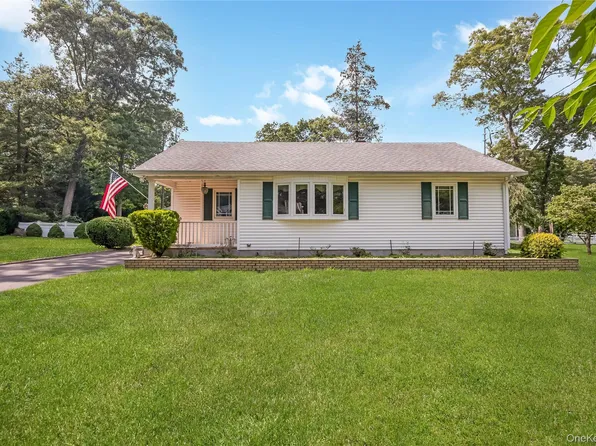 42 Pineacre Drive, Smithtown, NY 11787
