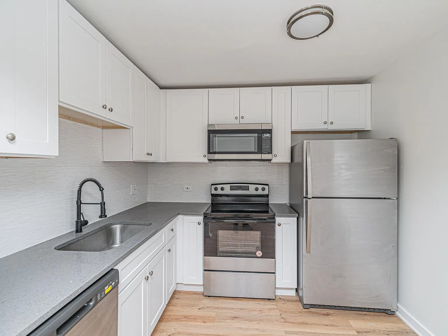 22508 Regency Dr — Photo 2
