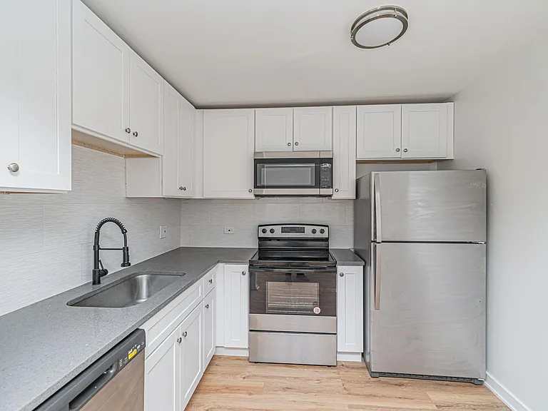22508 Regency Dr #2 — Photo 2