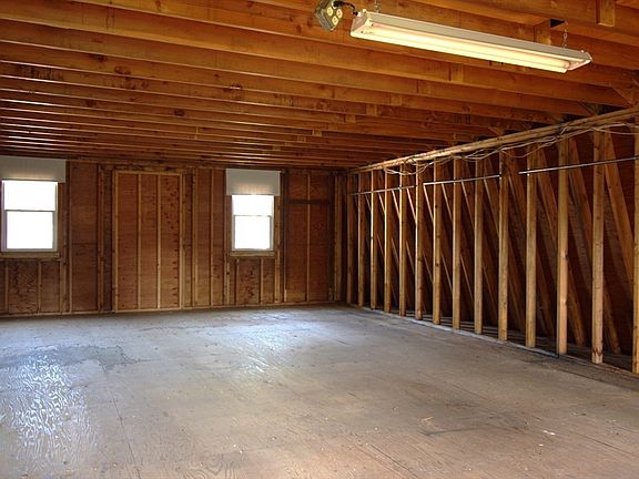 5th image of 112 Blaine Ave