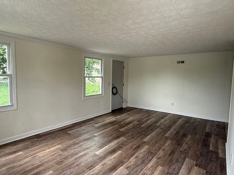 224 Lamont St — Photo 16