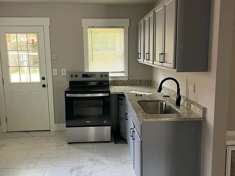 1716 Catherine Simmons Ave — Photo 3