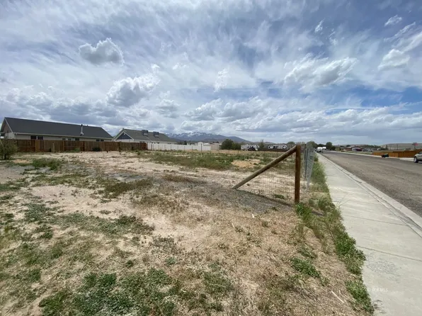 880 Tobar St, Wells, NV 89835