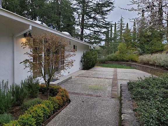 4th image of 18390 Daves Ave