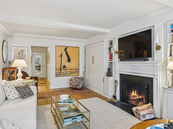 215 E 73rd St #9G, New York, NY 10021