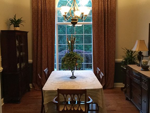 Dining room w/gorgeous view!