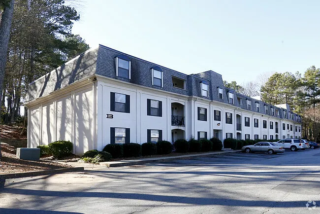 Northern Pines Apartments — Photo 1