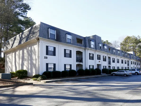 Northern Pines Apartments