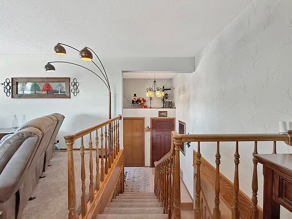 4th image of 1425 18th Ave NW