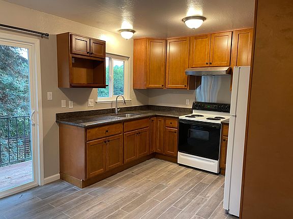 3rd image of 81 5th Ave APT 5