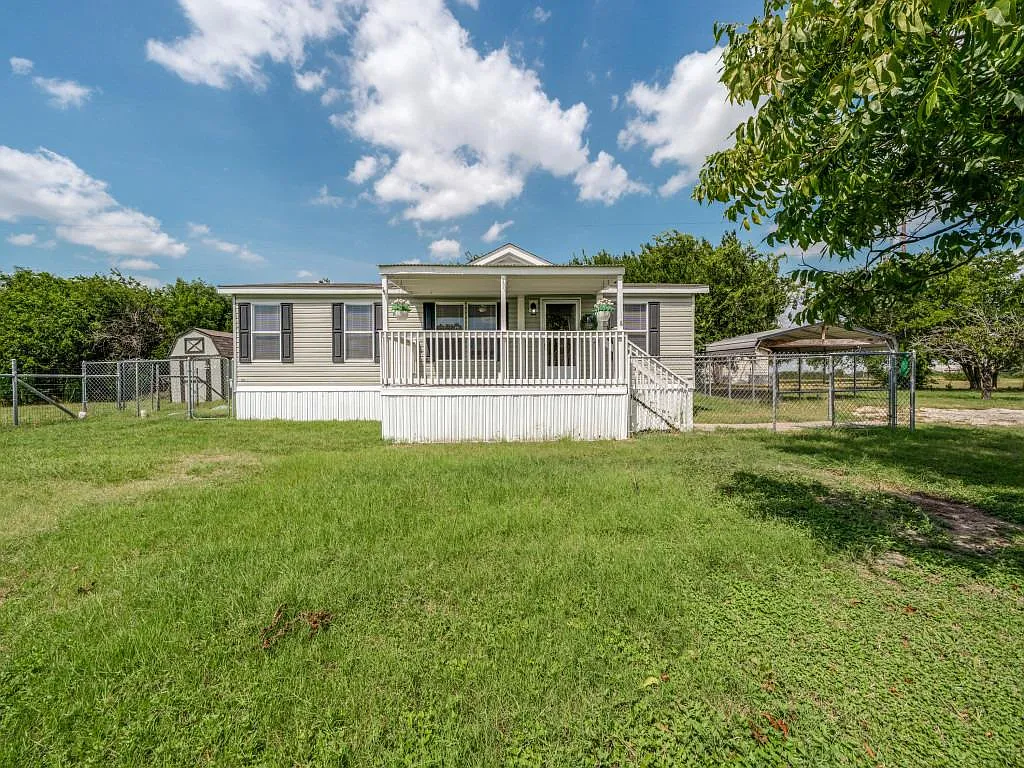 3 bed, 2.0 bath, 1120 sqft, $1,500 — Photo 2