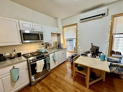 206 Hanover St #4 — Photo 2