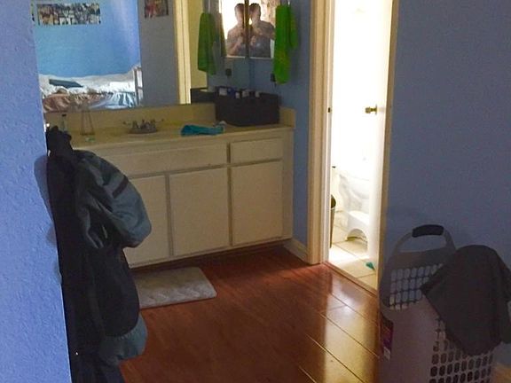 3rd image of 434 N Oakland Ave