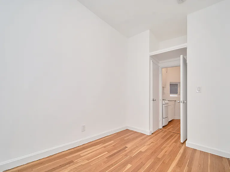 353 W 44th St #1E — Photo 3
