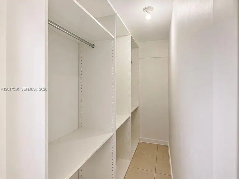 21011 NE 25th Ct — Photo 11