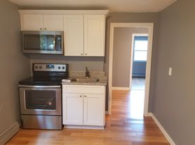 20 Heath St, Worcester, MA