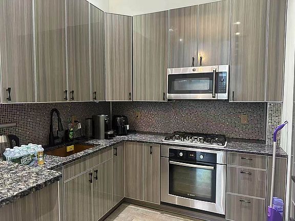 4th image of 26-26 Jackson Ave Penthouse 1203