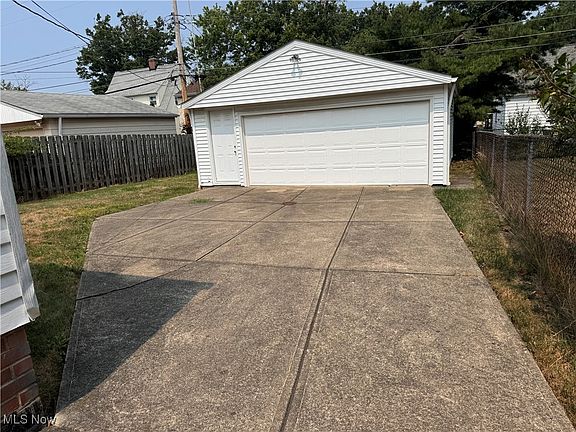 3rd image of 29041 Norman Ave