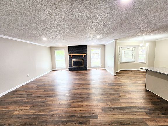4th image of 404 Iveys Scenic Dr