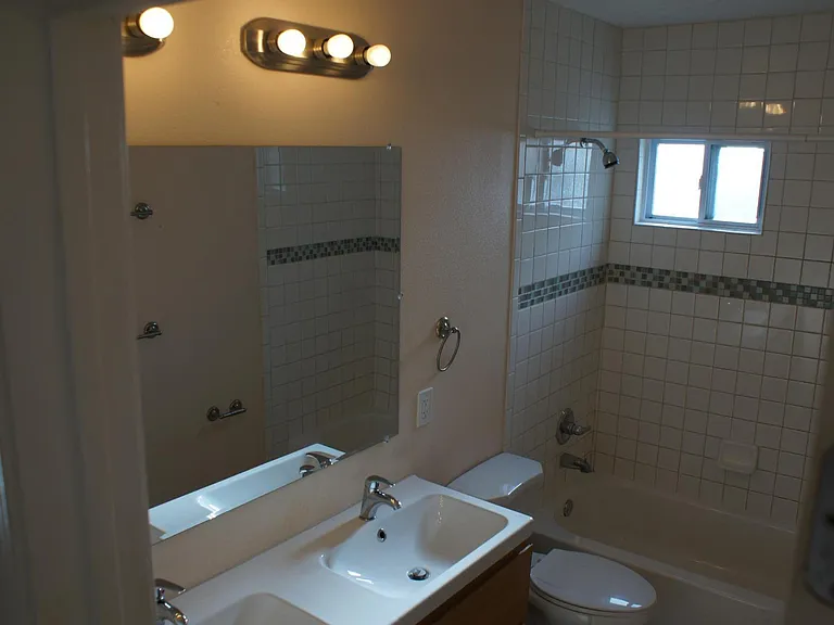 Hall bathroom - double sinks and bath tub similar to master bath