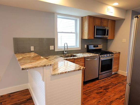 3rd image of 24 N Richards Ave