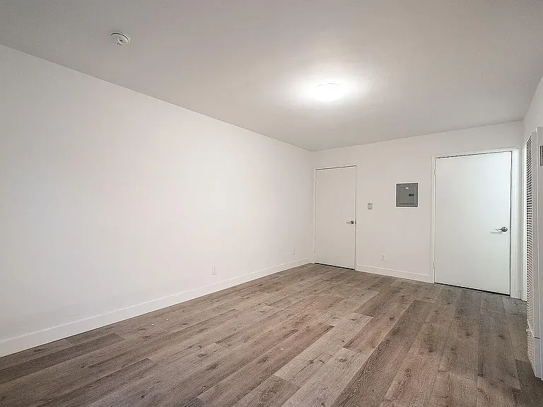 1011 San Julian St #201 — Photo 13