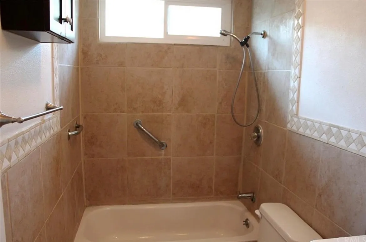 2 bed, 819 sqft, $2,816 — Photo 4