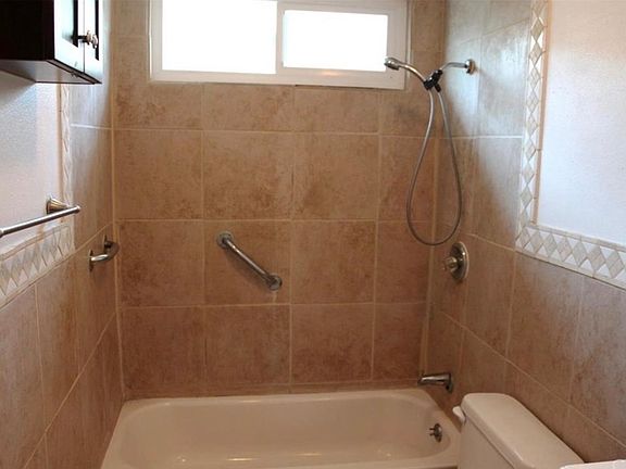 4th image of 15161 Pimenta Ave