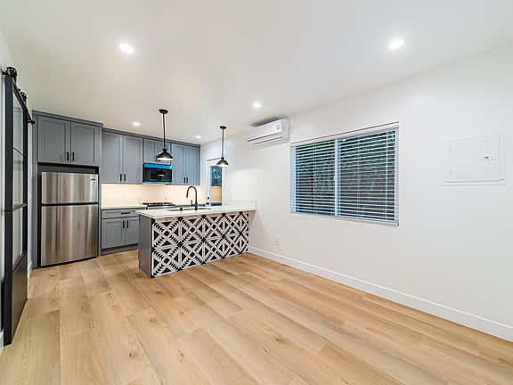2nd image of 2665 Queen St