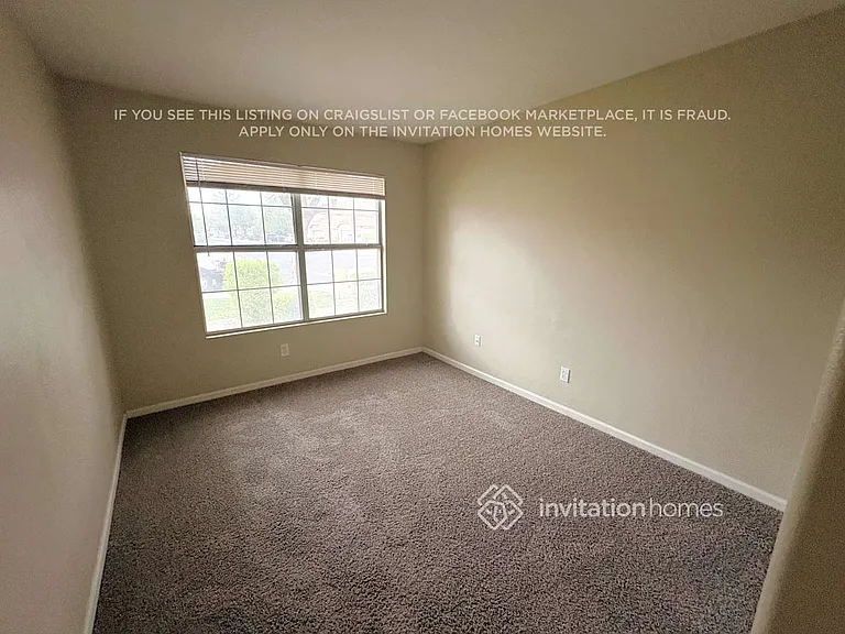 7923 W Laurel Ln — Photo 3