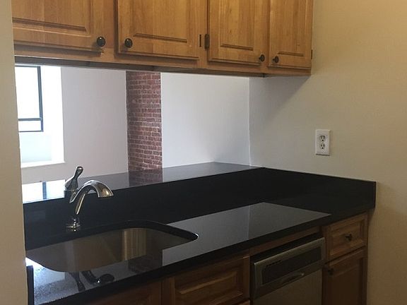 2nd image of 250 W 136th St #2