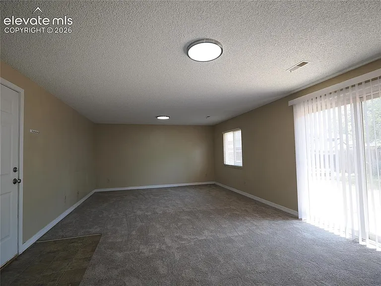 7525 Deer Trl — Photo 16