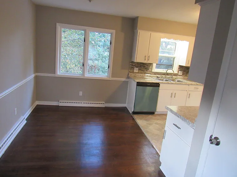 1065 Howe Ave — Photo 11