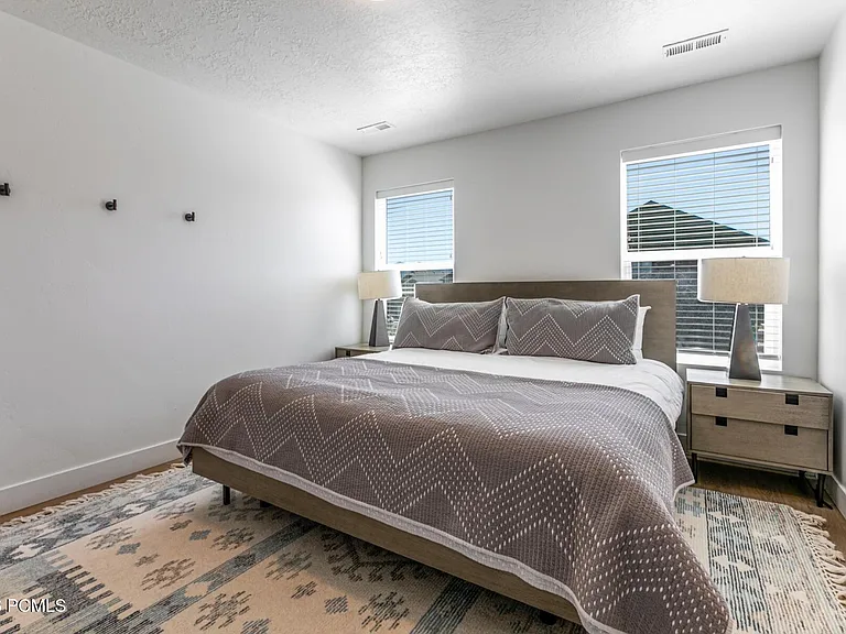 6885 Woods Rose Dr — Photo 19