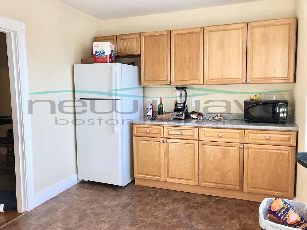 3 bed, 9999 sqft, $4,500 — Photo 2
