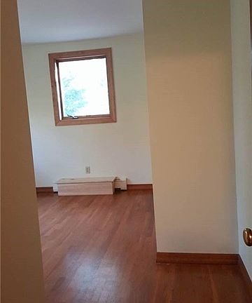 5th image of 221 Bayview Ave