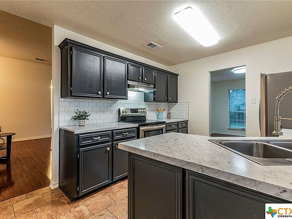 4th image of 500 Diana Ln