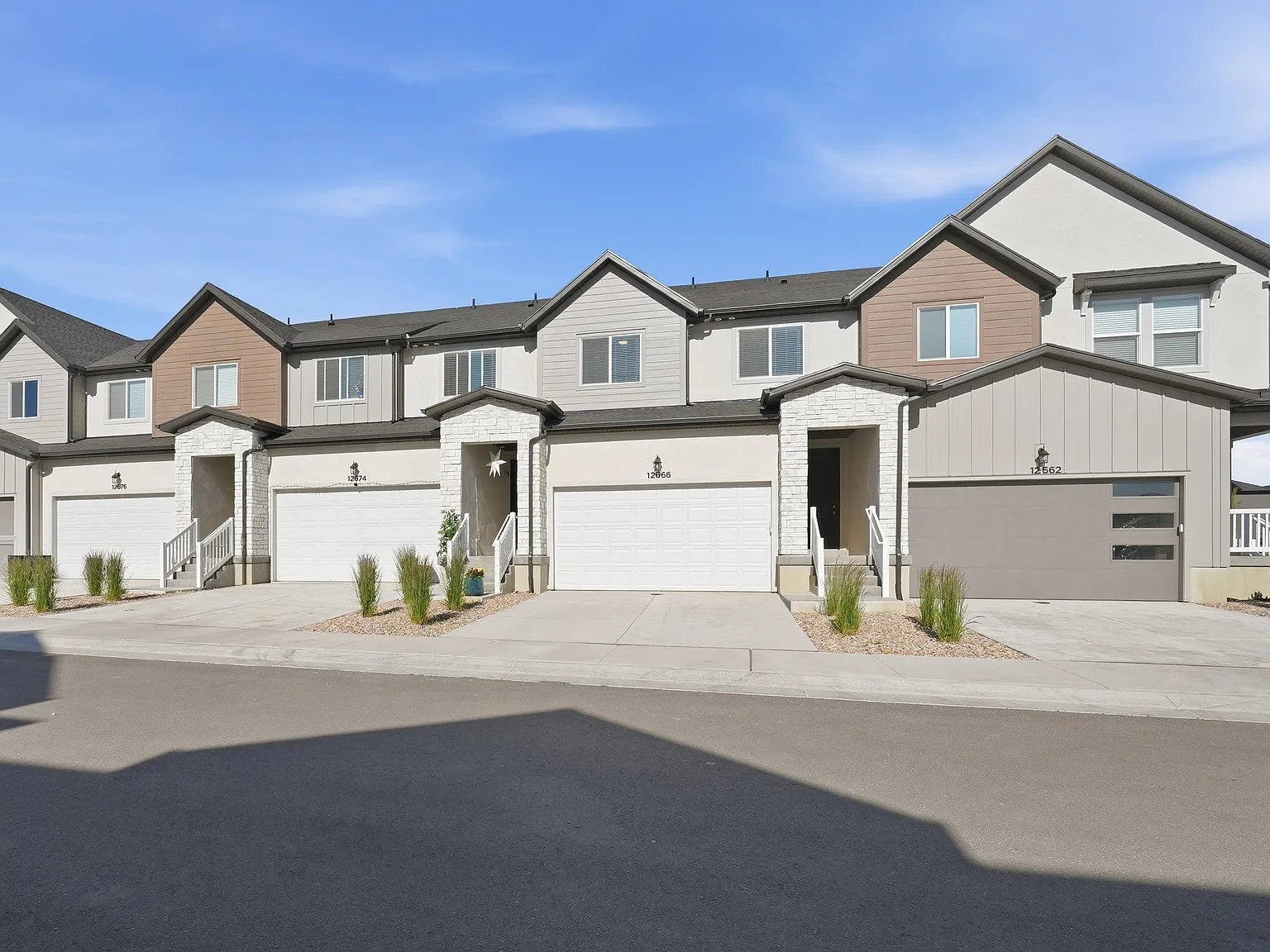 3 bed, 2.5 bath, 2321 sqft, $2,245 — Photo 1