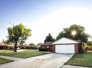 601 Randall Dr, Moore, OK 73160