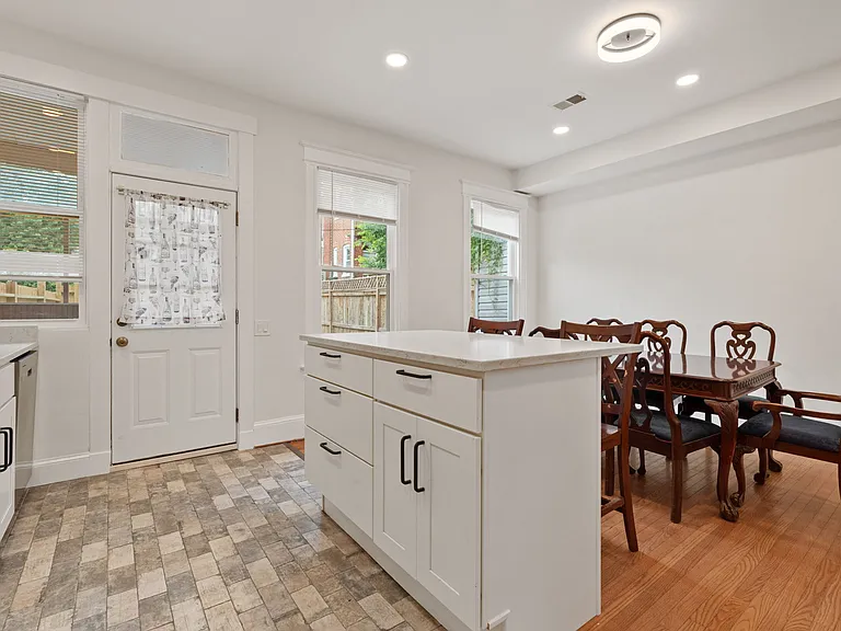 707 Quincy St NW — Photo 14