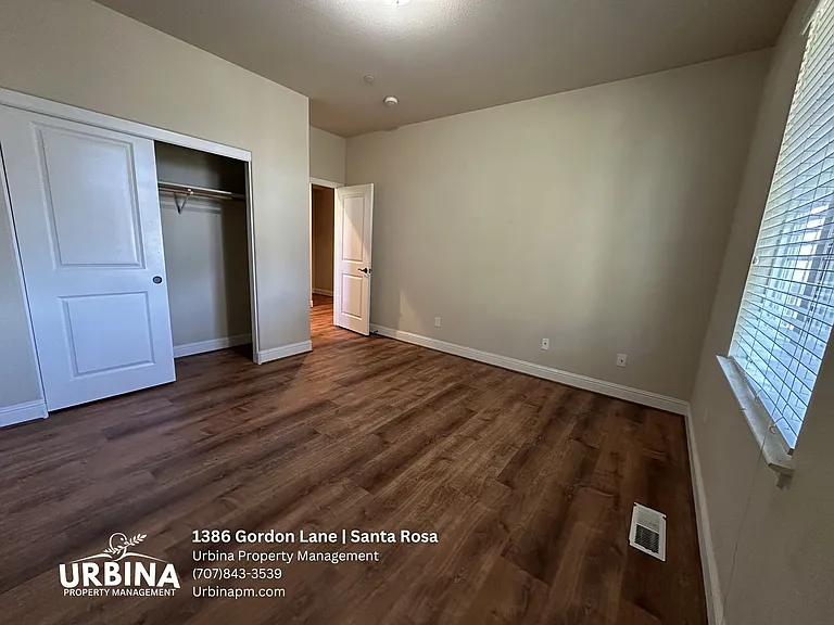1386 Gordon Ln — Photo 23