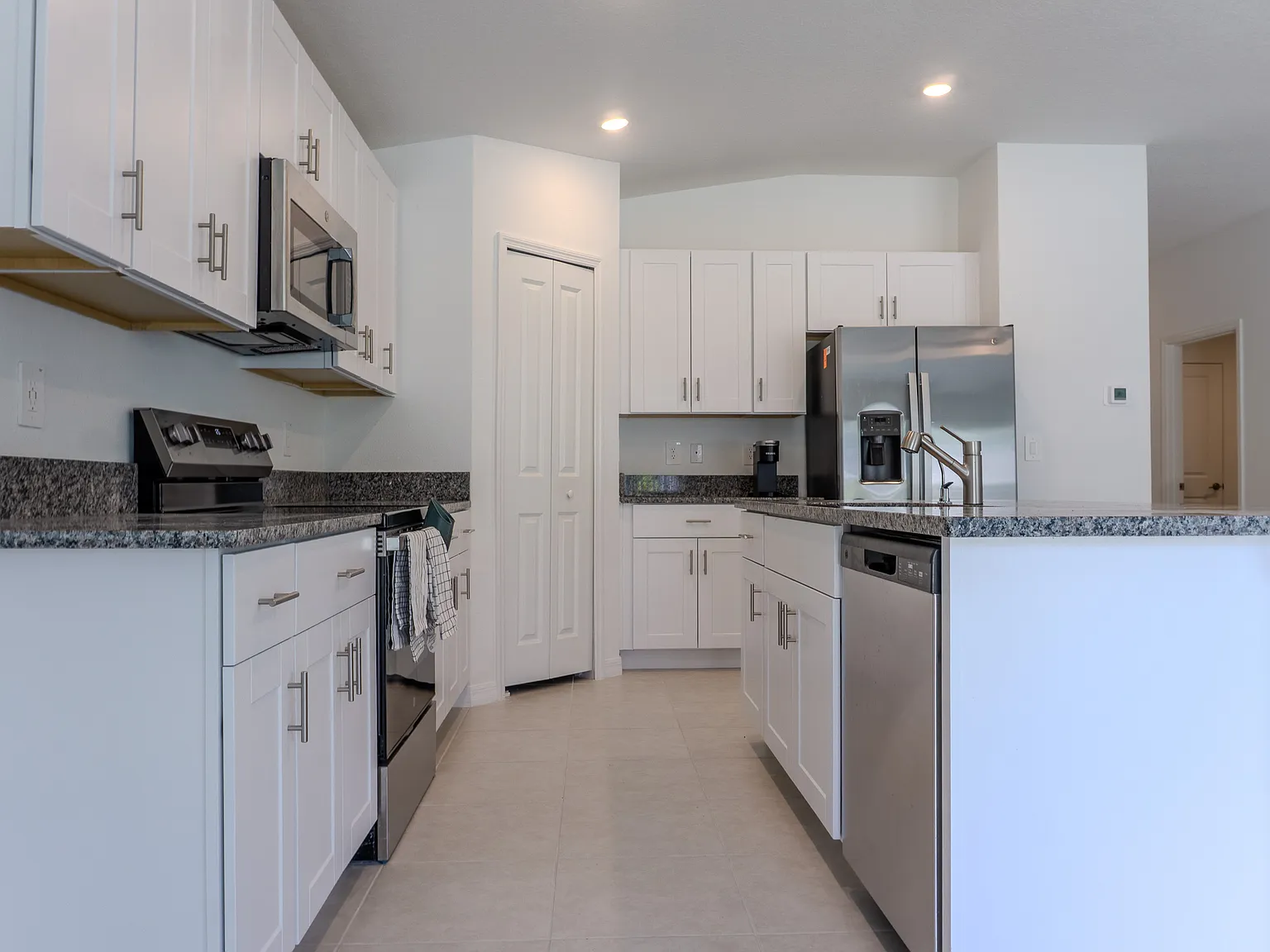 4 bed, 1916 sqft, $2,600 — Photo 3
