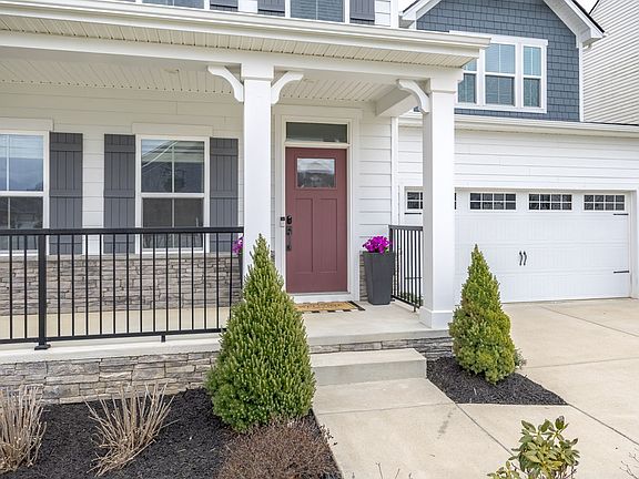 3rd image of 807 Raintree Dr