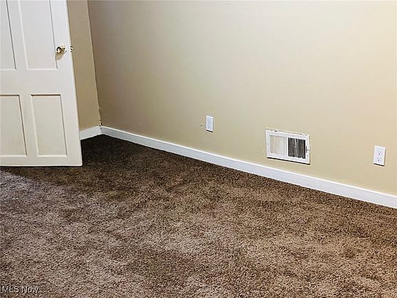 5th image of 10604 Parkview Ave