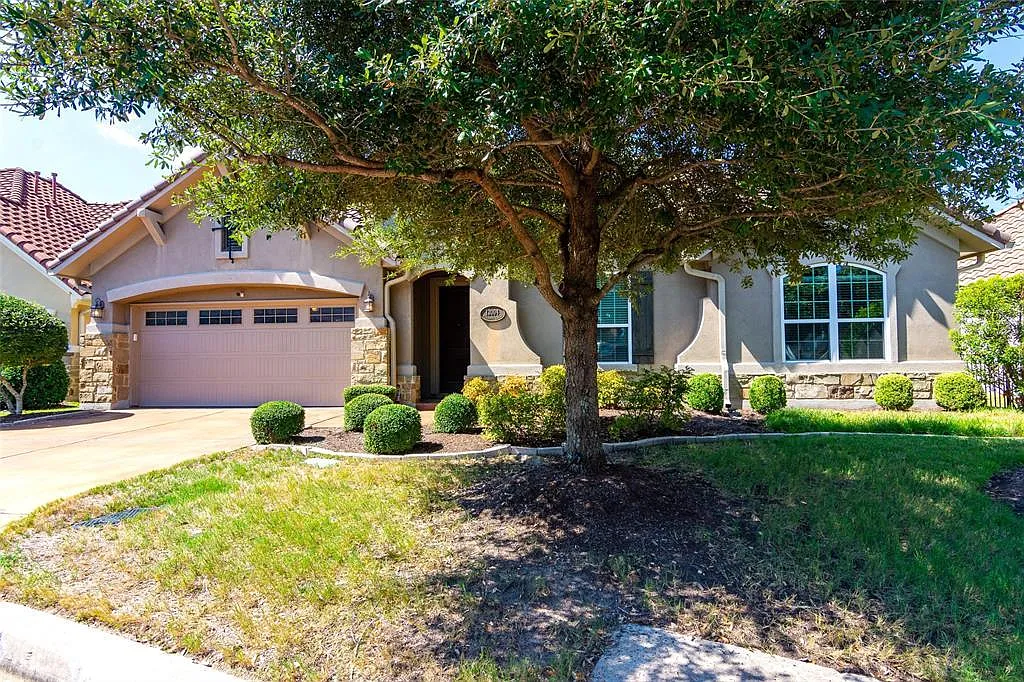 3 bed, 1979 sqft, $2,600 — Photo 2