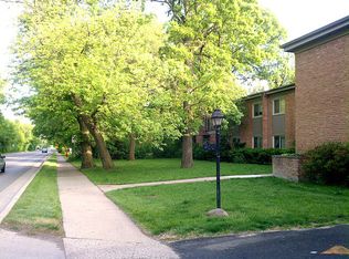 400 Green Bay Rd APT 207, Glencoe, IL 60022