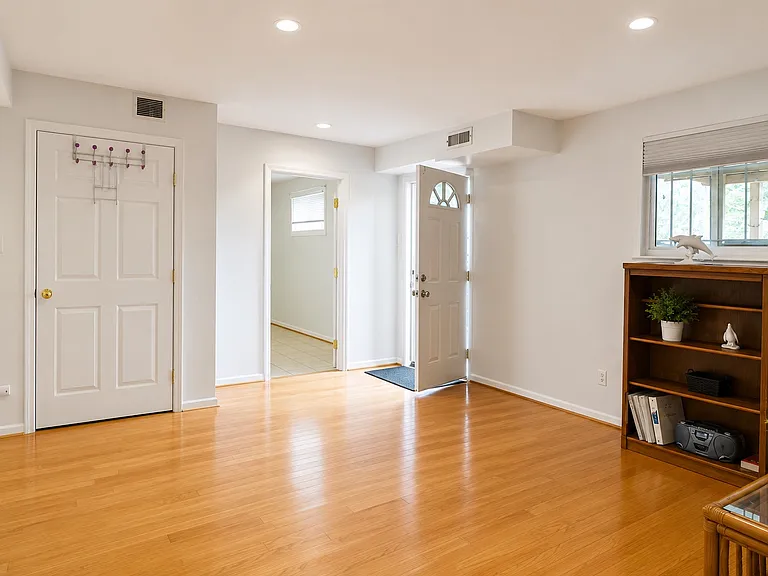 537 E Indian Spring Dr — Photo 16