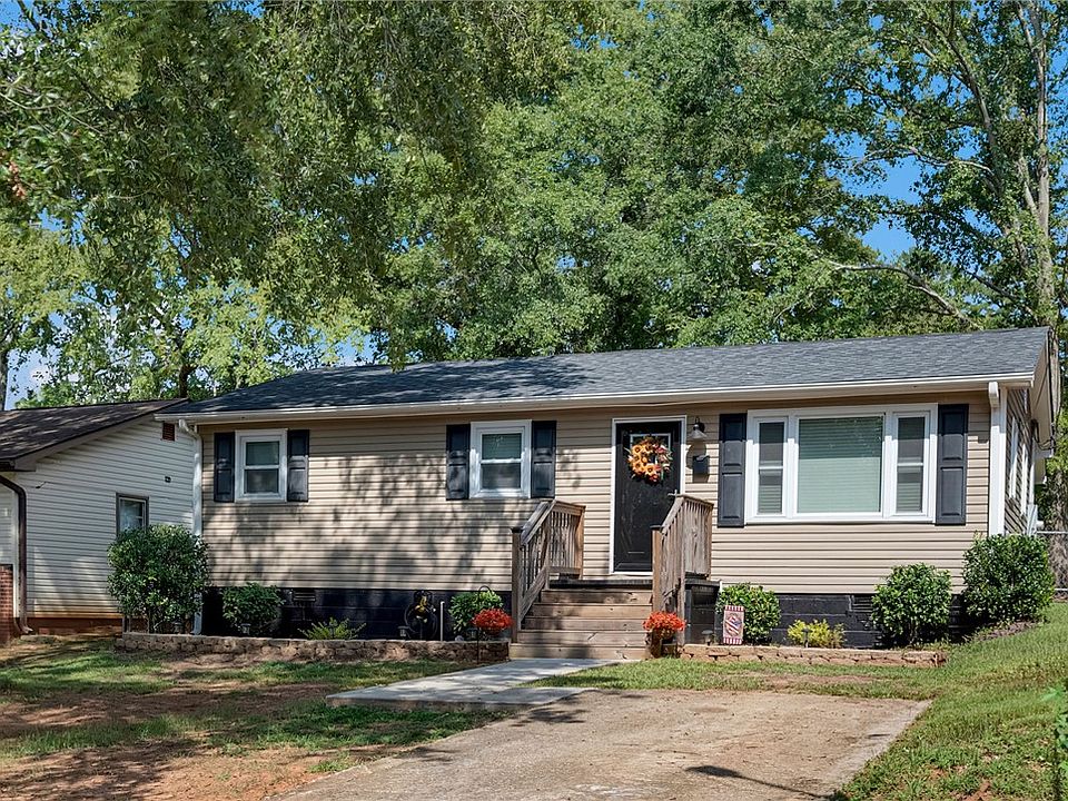 1st image of 130 Everett St